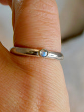 Load image into Gallery viewer, Tiny Labradorite Pebble Sterling Silver Ring