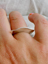 Load image into Gallery viewer, Wave Statment Sterling Silver Ring