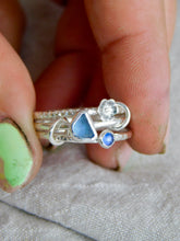 Load image into Gallery viewer, Cornflower Blue Sea Glass Triple Sterling Silver Ring