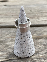 Load image into Gallery viewer, Reticulated Spinning Ring