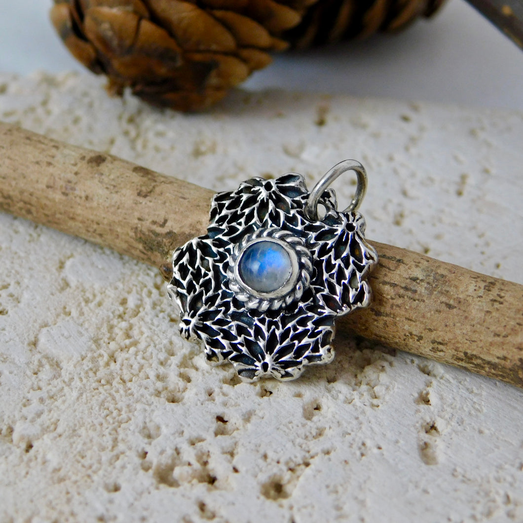 Labradorite Gothic Flowers Sterling Silver Pendant