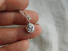 Load image into Gallery viewer, Emerald Sterling Silver Paperclip Chain Bracelet
