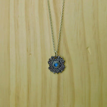 Load image into Gallery viewer, Labradorite Gothic Flowers Sterling Silver Pendant
