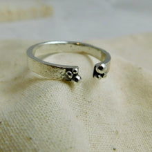 Load image into Gallery viewer, Reticulated Sterling Silver Cuff Ring
